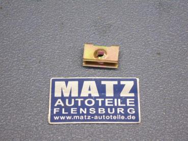 Preßlochklemmutter - Gebläsegehäuse an Gehäuse - Lufteintritt - Opel Monza - Senator A
