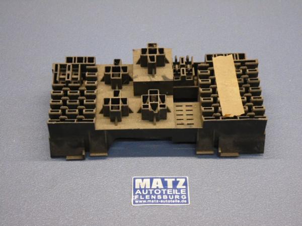 Sicherungskasten in Verbindung mit elektr.Türverriegelung,elektr.Fensterheber,elektr.Schiebedach - Zusatzinstrumente oder Zusatz - Scheinwerfer