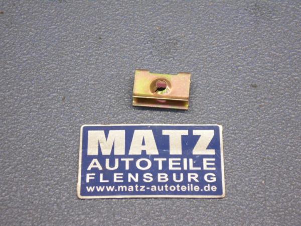 Preßlochklemmutter - Gebläsegehäuse an Gehäuse - Lufteintritt - Opel Monza - Senator A